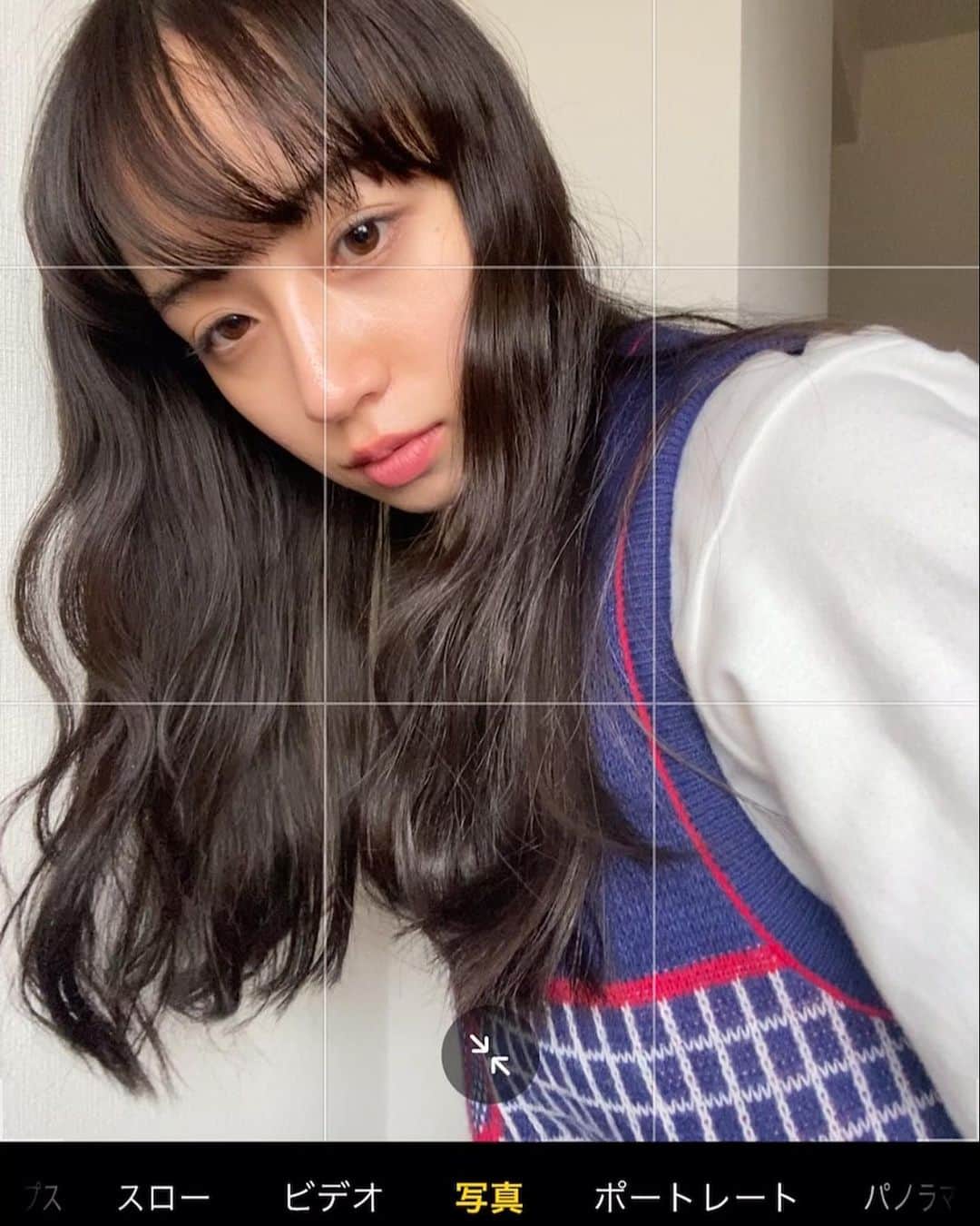 小嶋彩音のインスタグラム：「ㅤㅤㅤㅤㅤㅤㅤㅤㅤㅤㅤㅤㅤ 友達から貰ったお洋服着るならちゃんとメイクしたいなと思って髪も巻いた日🎀 ㅤㅤㅤㅤㅤㅤㅤㅤㅤㅤㅤㅤㅤ @vanish_eyebrow で眉を整えてもらってからメイクがすごく楽！自眉を生かしてナチュラルにしてもらってる^_^」
