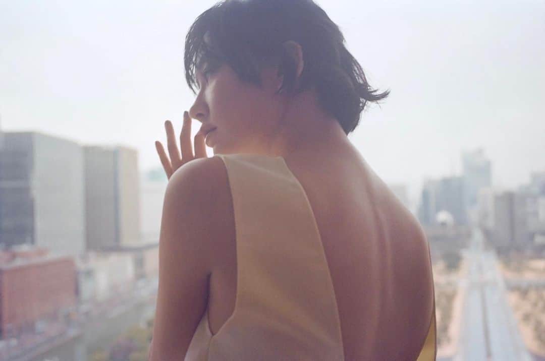 水川あさみのインスタグラム：「@madamefigarojapon …other cut. Photography: TAKESHI HANZAWA Styling: MIHO OKABE Hair&Makeup: TAMAE OKANO Editing: AI KIKUCHI EDWARDS」
