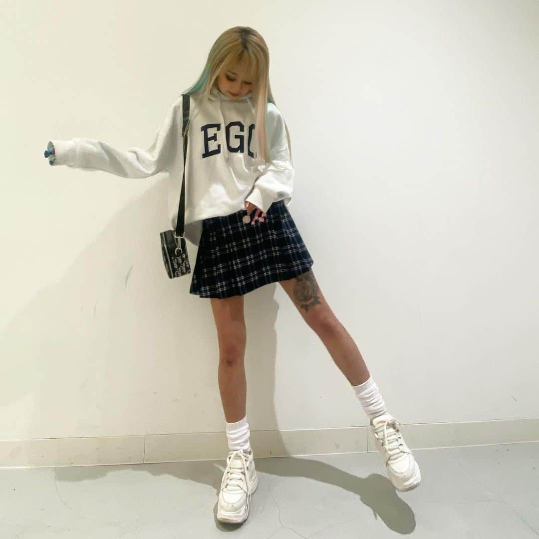 HIRANOAMIさんのインスタグラム写真 - (HIRANOAMIInstagram)「ちょびっとやんちゃな学生👨‍🎓の日☝️ . . . Tops @egoist_official Skirt @egoist_official  Bag @dior Sneaker @emoda_official . #あみ私服#あみしふく#春コーデ #ootd#mycode#codinate#SS #Springcode#Springstyle#Spring #EGOIST#EMODA#dior」3月24日 19時36分 - ___xxamigramxx