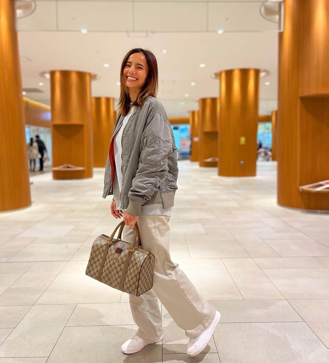 佐野千晃のインスタグラム：「お日様が出ててお出かけ日和だぁ〜！  今日も安定におでこがてかっております。  なんなら2カ所てかっております。笑  #ooted #fashion #girl #moana #もあっしょん #ファッション #コーデ #グッチ  #on #zara #可愛い」