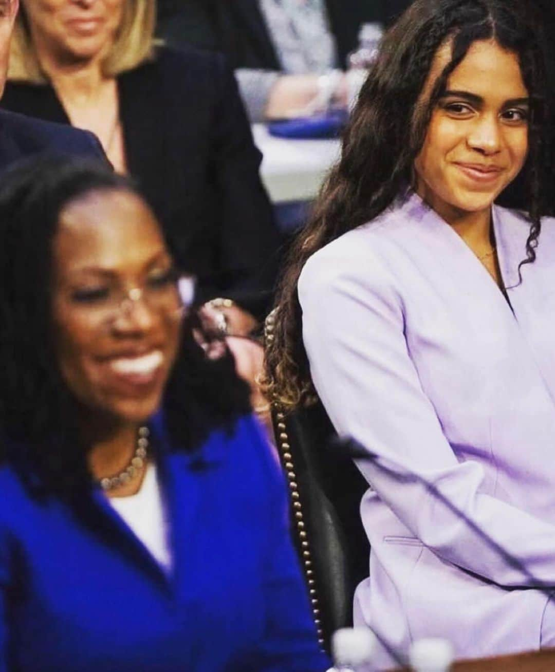 Average Parent Problemsさんのインスタグラム写真 - (Average Parent ProblemsInstagram)「I think all working moms get this. But then swipe to see how Judge Ketanji Brown Jackson’s daughter looks at her mom. So proud ❤️ // 📷 credit: @sbmaneyphoto」3月24日 11時15分 - averageparentproblems