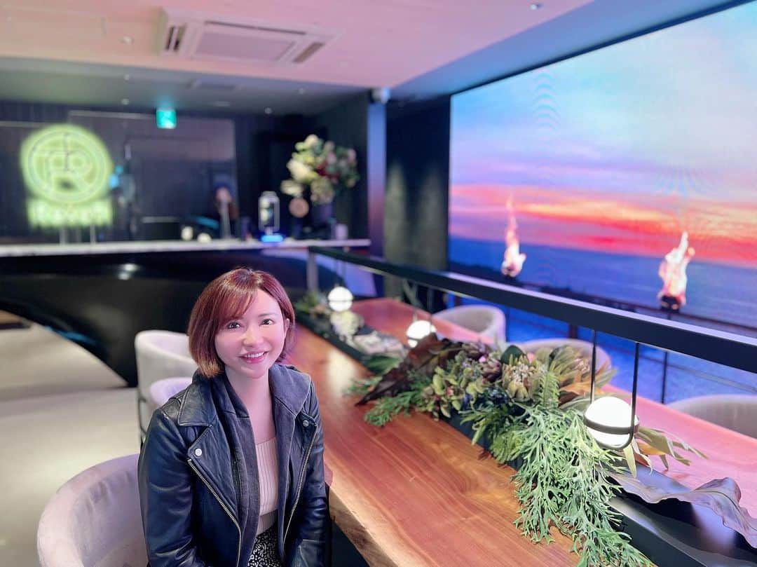 里美ゆりあのインスタグラム：「昨日はたくさんの方がお店に飲みに来てくれて嬉しかった🥰  ありがとうございました😊🙏  今日も楽しい1日になりそう🎶  #ミュゼルヴァ #六本木 #里美ゆりあ」