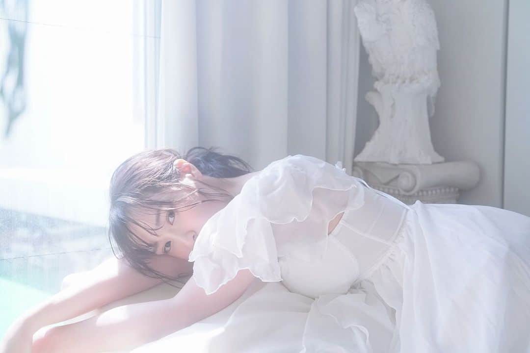 のインスタグラム：「☁️🐑☁️🐑🤍  📷 @emiryusei  💄 @koko_muahk   #作品撮り　#shopping #作品　#制服女子  #制服コスプレ　#制服　#コスプレ　#撮影　#カメラ　#フィルター越しの私の世界 #ファインダー越しの世界 #camera #一眼　#モデル　#japanesegirl #模特 #扎心了 #팔로우 #몸스타그램 #pinupGirl #selfie #model #love #gravure#マシュマロボディ」