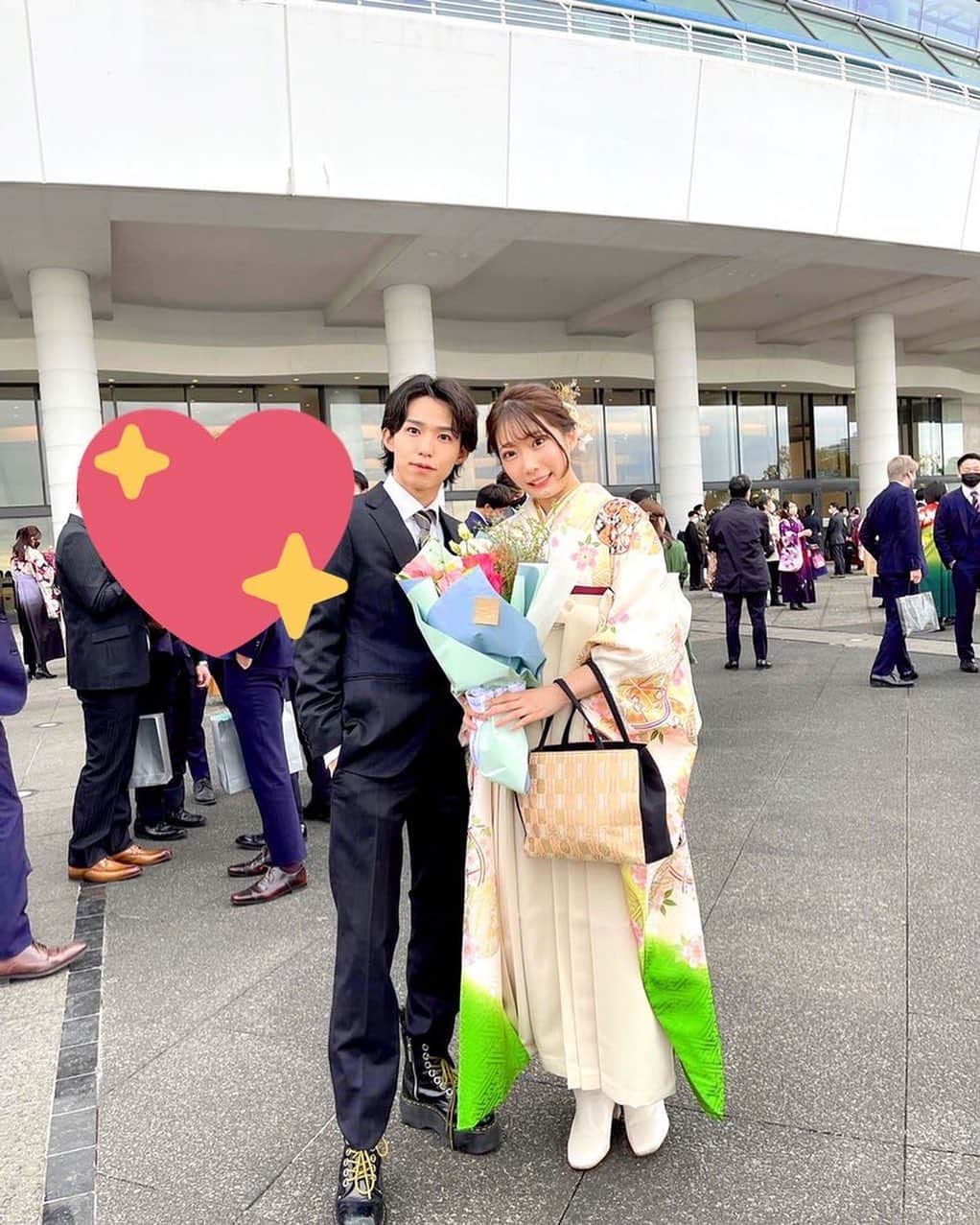 あーてぃんのインスタグラム：「無事、大学を卒業することができました！ 私が挫けそうになった時にこたろーくんが何度もポジティブな声掛けをしてくれたおかげで卒業できました😭！ほんとありがとう。こたろーくんにずっとついてくよ！！！𝑩𝑰𝑮𝑳𝑶𝑽𝑬…(イケボ)」