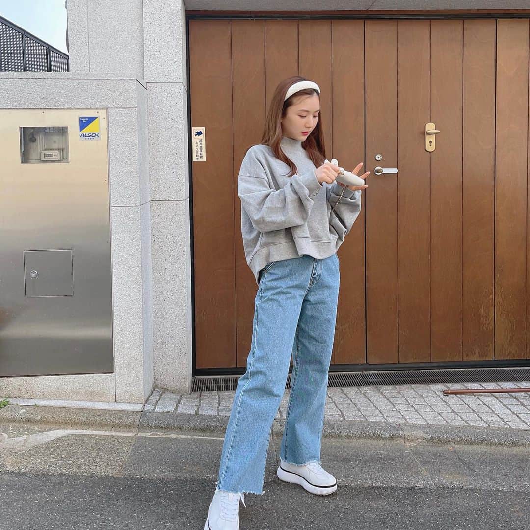 のインスタグラム：「🌷👚  トレーナーでも過ごしやすい♡ このままずっと暖かくなってーー🥶🙅‍♀️❤️  #春服 #春コーデ #トレーナーコーデ #9unq #クアンク」