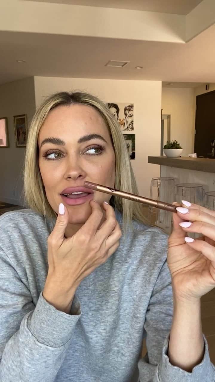 Peta Murgatroydのインスタグラム：「Loved our chat today guys 🤗   I will try to get on here to do these more often 🙏🏻 Make sure you’re following @Petajanebeauty for updates about new products too! PS - I will link the lip products you asked about in stories! 😘」