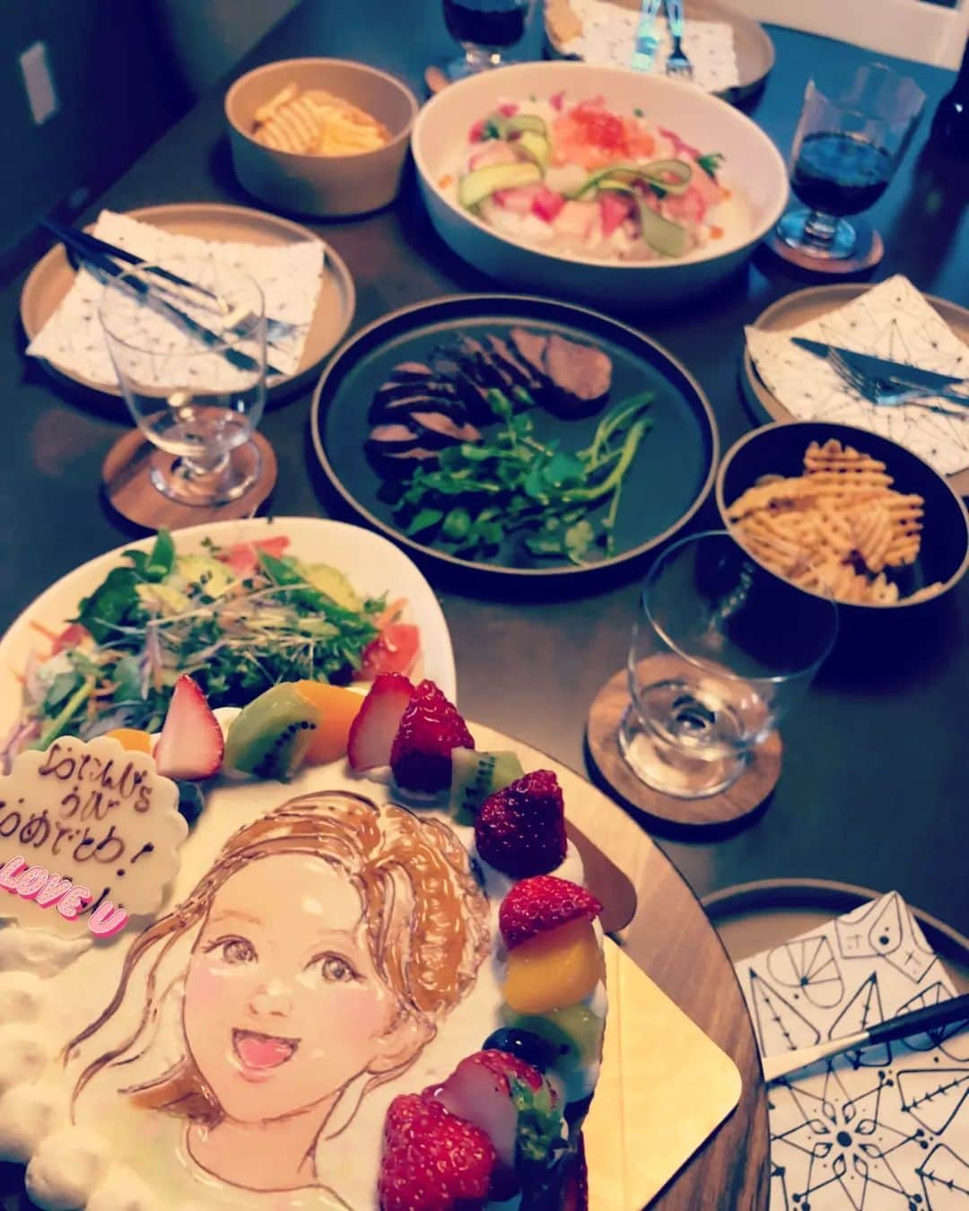 橋本和のインスタグラム：「今日は長女の誕生日！  今でも鮮明に覚えてる  橋本家がスタートした感覚。  共に八年、八歳おめでとう！  これからもよろしく  #八歳 #誕生日おめでとう  #happybirthday #ベテランお姉ちゃん #抱っこも #オムツ替えも #弟の遊び相手も #ダンス上手 #サッカーも頑張ってる #体操も #宿題も #一番忙しい #橋本家 #まだまだ頑張ります #wataru4」