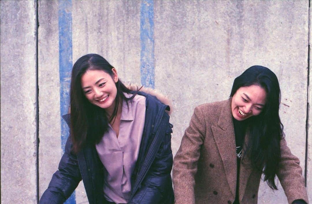 片山萌美さんのインスタグラム写真 - (片山萌美Instagram)「🎥 映画 #永遠の1分。  主演の#マイケルキダ さんが 撮ってくれた写真🎞  同じ事務所の大滝樹ちゃん（ @itsukiotaki ）と 謎のポージング😂笑  好きな写真❤️  #永遠の1分。 #moemikatayama   上映終了してしまった映画館もございますが 観ていただけますと 幸いです」3月24日 22時14分 - moet_mi