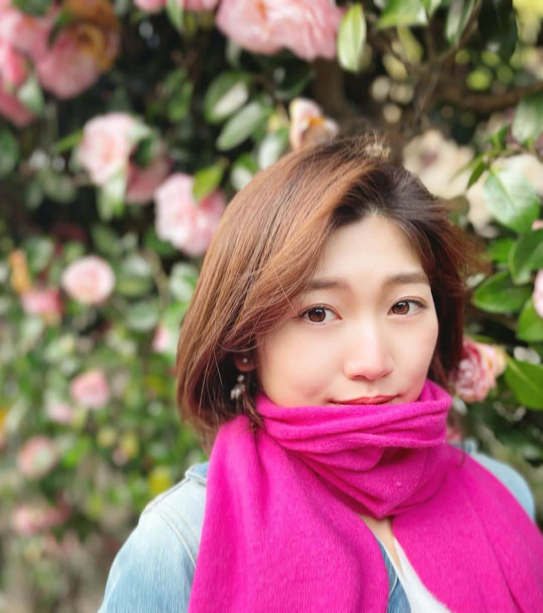 高橋幸のインスタグラム：「日が暮れるとまだ寒いのでストールが手放せません😮‍💨 早く暖かくなりますように💕 #springtime」