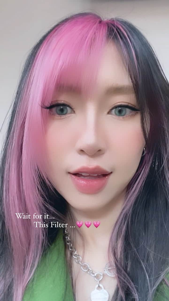 Eva Cheung☆のインスタグラム：「Omg….This filter! 😍😍😍  #reels #reelsinstagram #filter #pink #pinkland #bypinkland #fashion #fashionstyle #pinkhair #pinkhairstyle #uk #london #manchester #hairstyles #mood #fashioninspo #beautymakeup #heart #ginsengstrip2002」