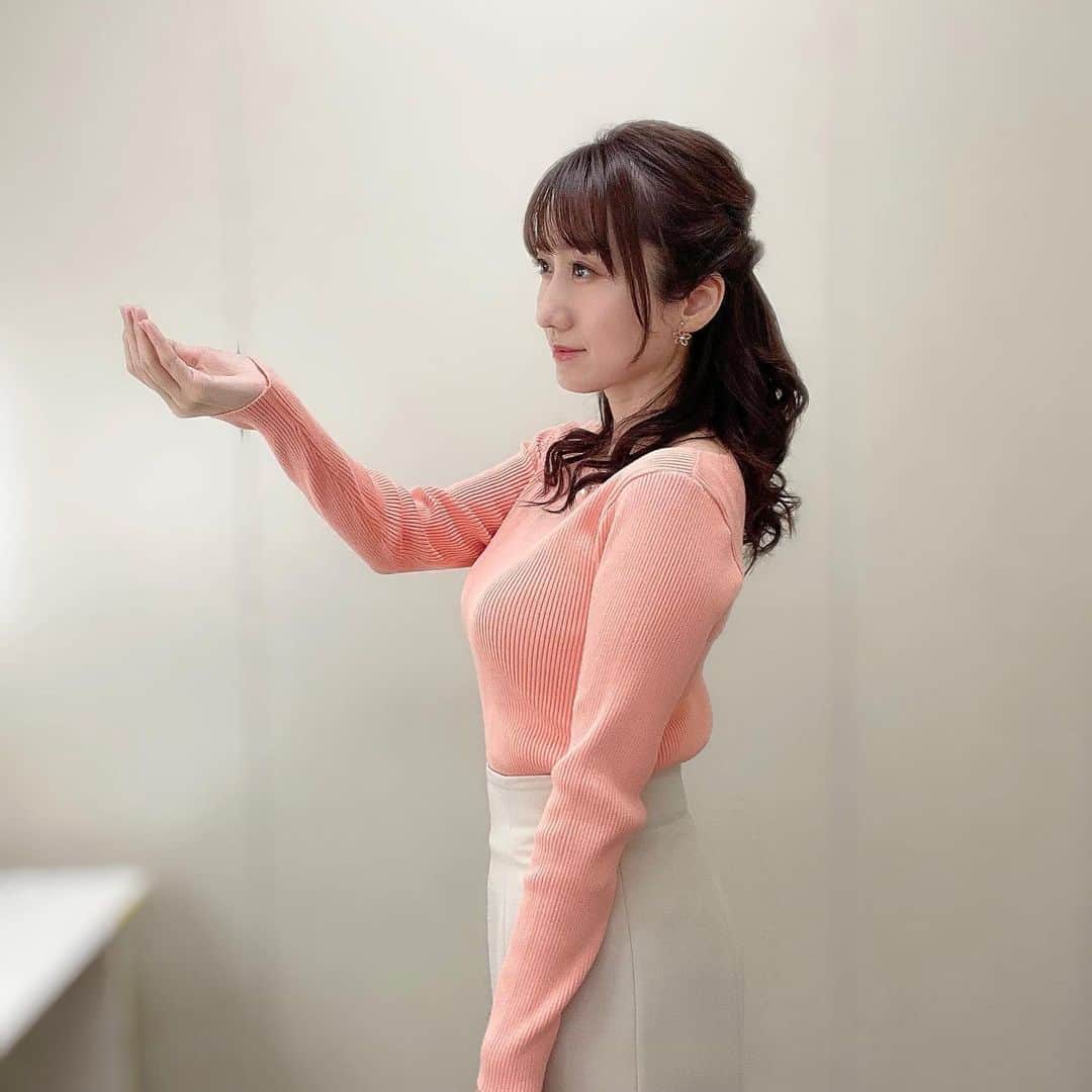 吉井明子さんのインスタグラム写真 吉井明子instagram 深夜のオマケさん 次のpostと合わせると お花見しているように見えますか オマケ 桜色 Smile 微笑 미소 オフショット 気象情報 天気予報 気象予報士 気象キャスター Weatherforecaster 기상