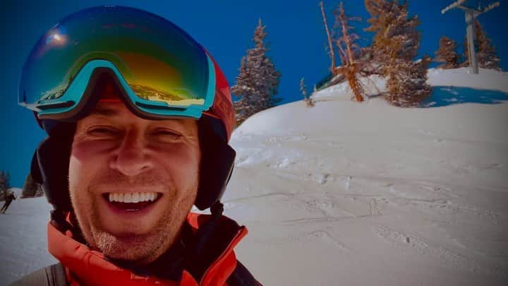 ロブ・モローのインスタグラム：「#SpringSkiFling @highlandsmountain」