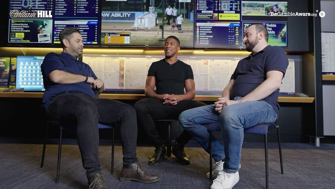 アンソニー・ジョシュアのインスタグラム：「Watford is always home to me. Great to surprise Dev and Griff and find out what their local @williamhill means to them. #ItsWhoYouPlayWith #GambleAware」