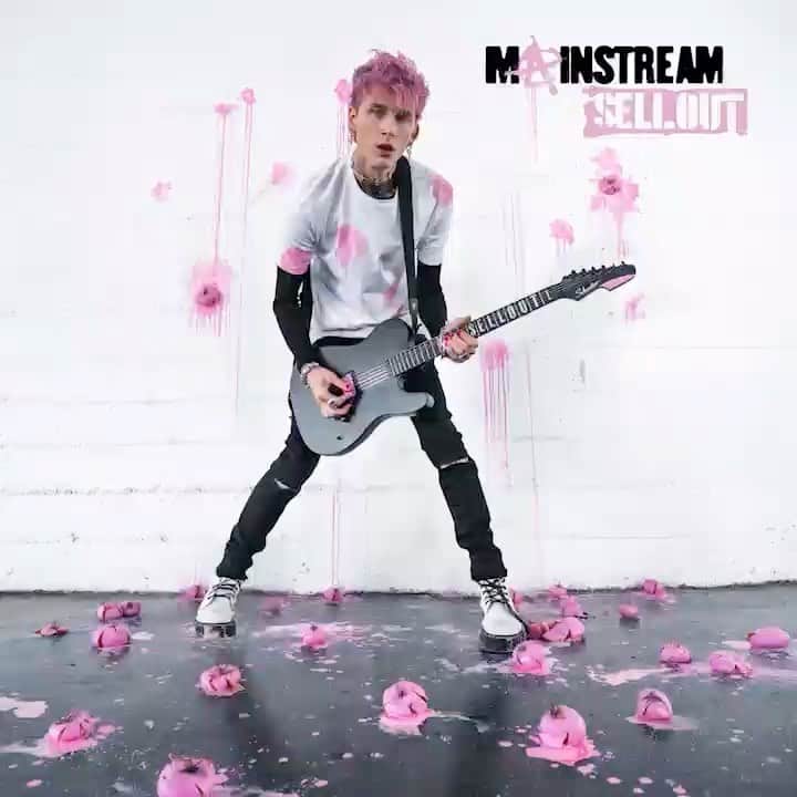 Young Gunnerのインスタグラム：「ITS OUT!!!! 🍅🍅🍅 go run it up we’re goin #1 !!!! #MainstreamSellout」