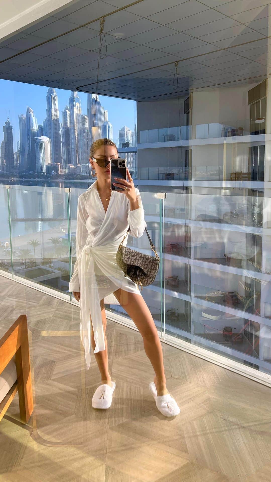 リリーマイマックのインスタグラム：「Download the @vestiaireco app to shop timeliness preloved luxury finds. Link in Vestiaire highlights. #longlivefashion .ad」