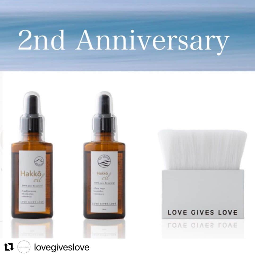 のインスタグラム：「#Repost @lovegiveslove with @make_repost ・・・ 【2周年企画！予約販売のお知らせ】 いつもご愛顧頂き誠にありがとうございます。 この度、LOVE GIVES LOVEは皆様のお陰で2周年を迎えました🌿 感謝の気持ちを込めて、人気アイテムをスペシャル価格にてご提供致します🌿 詳細は下記にてご確認お願い致します✨  ●販売アイテム ・オンショア＆オフショア →15％off✨✨  ・オンショア＆ビーガンブラシ 　スターターセット ・オフショア&ビーガンブラシ 　スターターセット ・オンショア単品 ・オフショア単品 ・ビーガンブラシ単品  ●ご予約期間 3月26日㈯～4月2日㈯  ●配送 4月5日以降、順次配送させて頂きます。  ※原材料のオイルは100%オーガニック原料です。 ※お客様のご都合による予約後のキャンセル・お支払方法のご変更は受け付けておりません。 ※入金期日までにご入金いただけない場合は自動的にキャンセル扱いになりますのでご了承ください。 ※御注文確認後順次発送致します。  @rikaco_official」