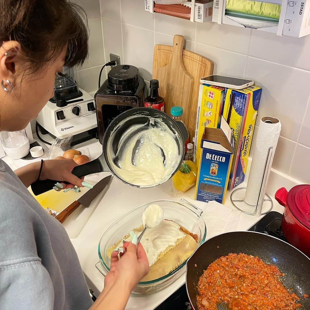 田中律子さんのインスタグラム写真 - (田中律子Instagram)「最近は娘っ子が、私が東京にいるときは料理を作ってくれる🤤🍽  ベーグル🥯をお弁当にして公園にピクニック行ったり💛タコス🌮や、ラザニアまで色々作ってくれるんだけど、どれも美味しいのだ💛そしてどれもカロリーが高い🤣美味しくて食べ過ぎちゃうのよね🤤 いつもありがとね💛ママの大切な天使ちゃん🤩←たまに悪魔だけど😭  #picnic  #cooking  #mydoughter  #myangel  #いつもありがとう  #高カロリー  #美味しくて  #食べ過ぎちゃう  #娘っ子  #お買い物では #支払い役です」3月25日 9時20分 - ri2kotanaka