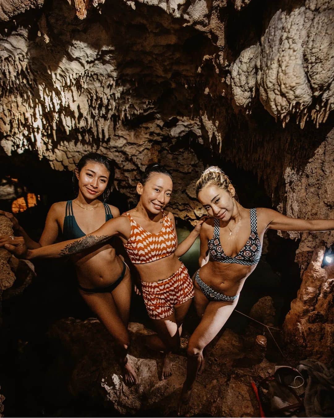 立花亜野芽のインスタグラム：「What an amazing day today was. @tomiyasuyuta took us out to his private cenote, which was just insane! The vibes were perfect and the company was even better. We've been so fortunate to have met so many amazing people. 🙏✊️  #tulum #tulummexico」