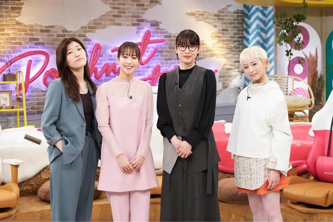 PORINのインスタグラム：「初のテレビレギュラー番組が始まります！どきどき。 毎週日曜日、お会いしましょ〜☺️ とっても楽しい時間になりそうです！  CBC/TBS系全国28ネット 「ドーナツトーク」 毎週日曜 23:30-24:00  初回放送：4/3(日)23:30-24:00   出演 水野美紀 鷲見玲奈 ヒコロヒー PORIN(Awesome City Club) ゲスト 週替わりで登場」