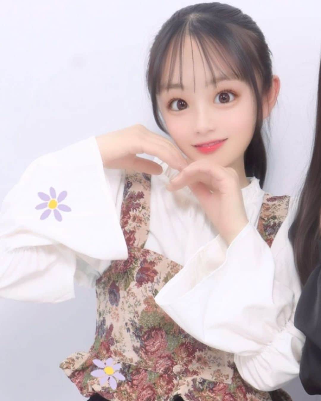 のインスタグラム：「プリクラ💭💭 原型ないのは🤫！  今日で中学2年生が終了しました🥺 かなしい！！ けど、来年も楽しみです🙋‍♀️   #ひまひまチャンネル #ひまひま #キューナナ」
