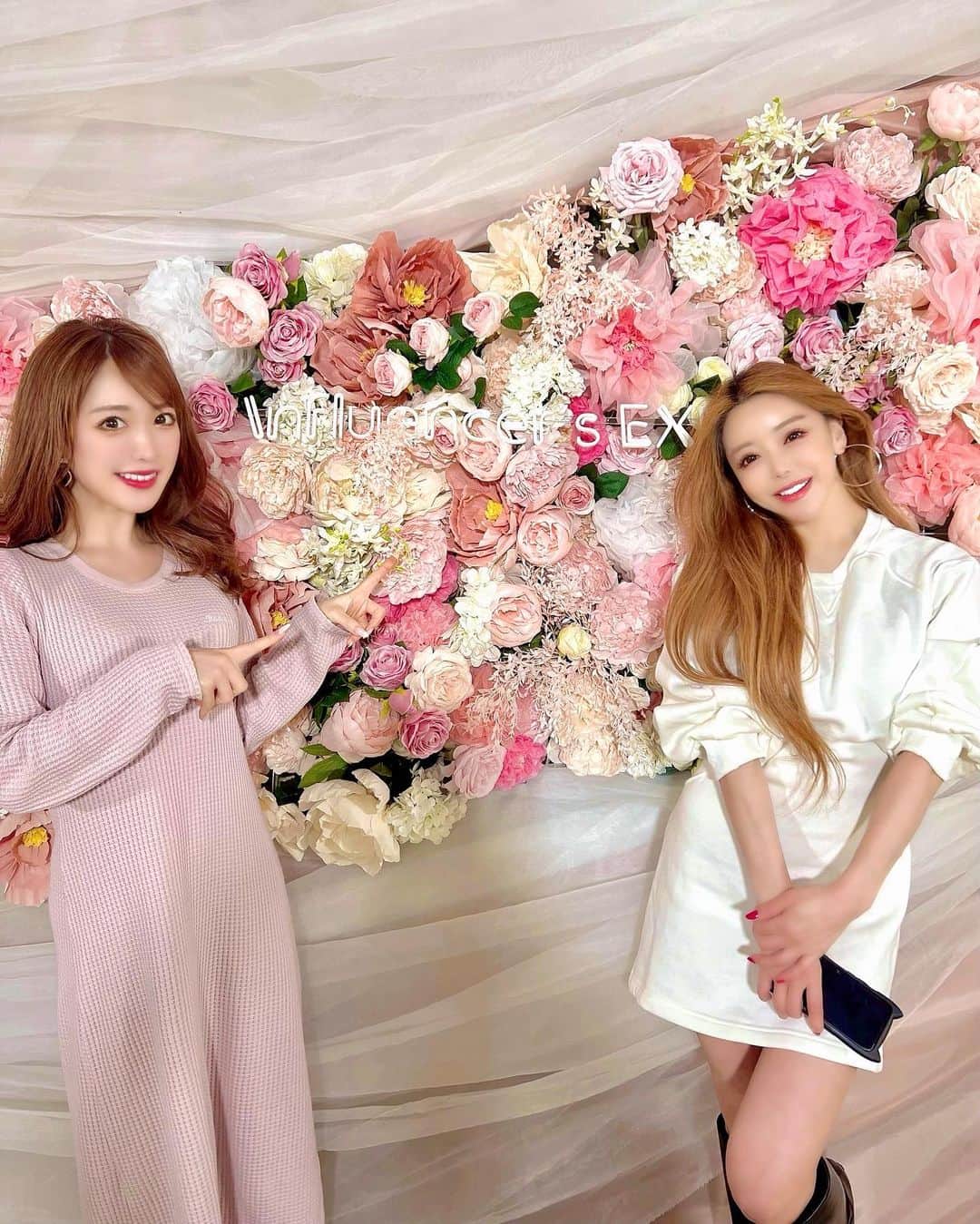 のインスタグラム：「♦︎ Influencer’s EXPO2022 @influencersexpo.jp に ジェルさんと行ってきたよ💓  今回も色んなブースを回って 商品を試したりできて すごく楽しかった🥺💓  そして お土産がいつも豪華🥺💓  家で使うの楽しみ✨  @estheprolabo @gekkeikansak @mirror_fit   #influencersexpo#estheprolabo#fashion#code#pink#white#omotesando #event #diet#fitness#表参道#インフルエンサー#インフルエンサーズエキスポ#月桂冠 #ミラーフィット#ダイエット#筋トレ#フィットネス#バチェロレッテ#美容#ピンク#ピンクコーデ#ホワイト#ホワイトコーデ#春#春コーデ#ワンピースコーデ#ワンピ#ワンピース」