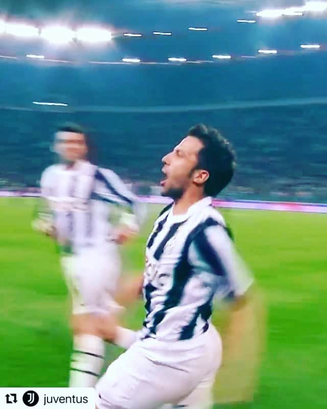 のインスタグラム：「Repost @juventus ⏰ 🔙 Rolling the clock back 10 years to THIS @alessandrodelpiero Derby d’🇮🇹 winner!   #FBF #GoadOfTheDay」