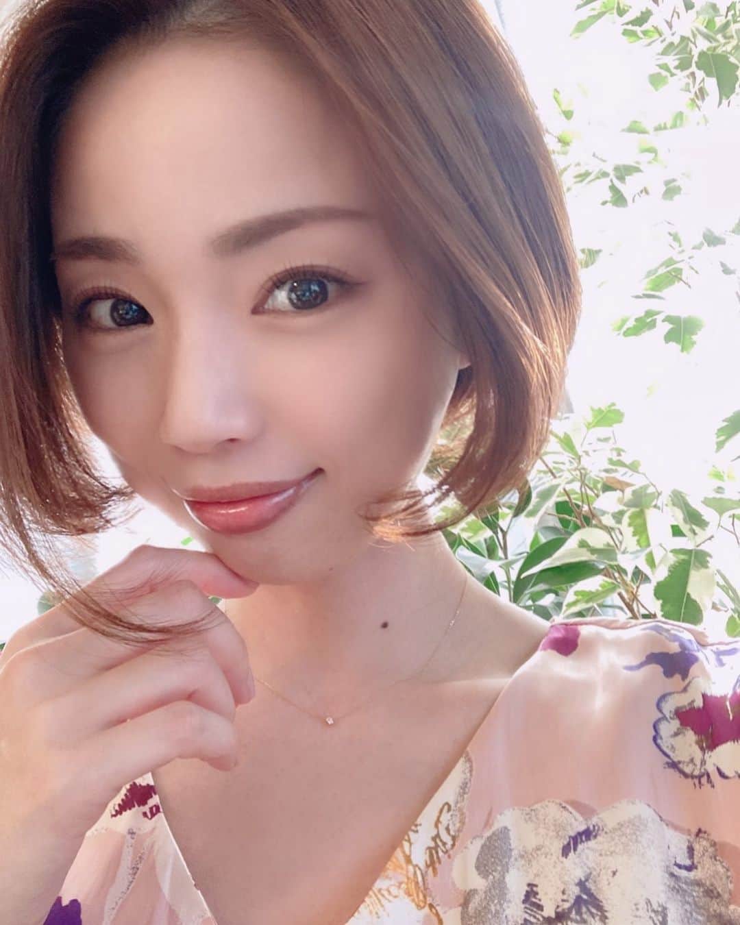 のインスタグラム：「🐰💕 ． 明日、3月26日(土)17:00〜今年初インスタライブ配信🌸 ． 一粒万倍日、天赦日、寅の日と3つも吉日が重なる1年に一度の開運日だそうです✨ ． そんなトリプルラッキーデーにみなさんと楽しい時間を過ごせたら嬉しいなと思っております☺️ ． #今年初 #生配信 #開運日」