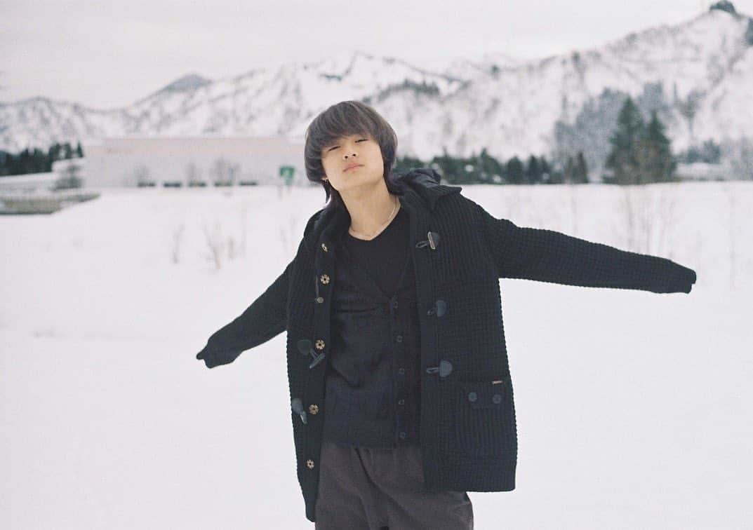 永塚兼慎さんのインスタグラム写真 - (永塚兼慎Instagram)「雪が溶けて懐かしい思いがいっぱい😭  @wagnus   #雪 #溶けた #snow #winter #fashion #hair #wolf #love #fyp」3月25日 15時15分 - kenshin_eizuka