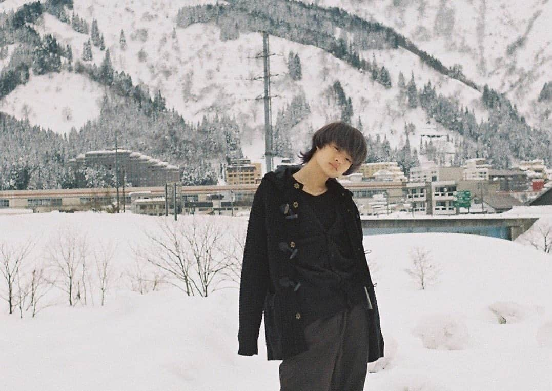 永塚兼慎さんのインスタグラム写真 - (永塚兼慎Instagram)「雪が溶けて懐かしい思いがいっぱい😭  @wagnus   #雪 #溶けた #snow #winter #fashion #hair #wolf #love #fyp」3月25日 15時15分 - kenshin_eizuka