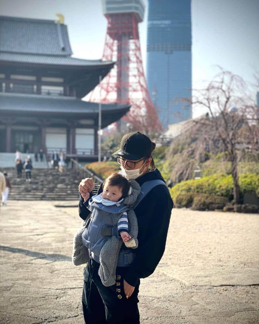 伊東大輝さんのインスタグラム写真 - (伊東大輝Instagram)「👶x🌸 なかなかキメ顔してくれない。 顔芸タイプか？笑 #baby #papa #パパ活」3月25日 15時46分 - daikiitoh