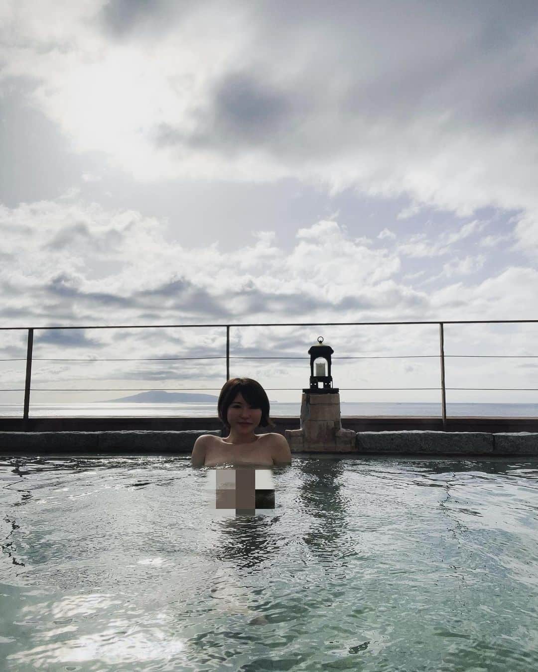里美ゆりあのインスタグラム：「ギャンギャン逆光ですがw  3/21にYoutube配信で報告したのですが、Withnyさんとのコラボイベントが決まりました！♥  先着順みたいなので、みなさんまずはイベント公式ラインを登録してね！  🔽 イベント情報＆購入はこちら 🔽 ”イベントチケット”と”シンクロ連動する特典映像”がセット💝  https://lin.ee/DknWsQ4  ストーリーにURL貼ってあるから チェックしてね😘  #配信 #えちえち #オナホール」