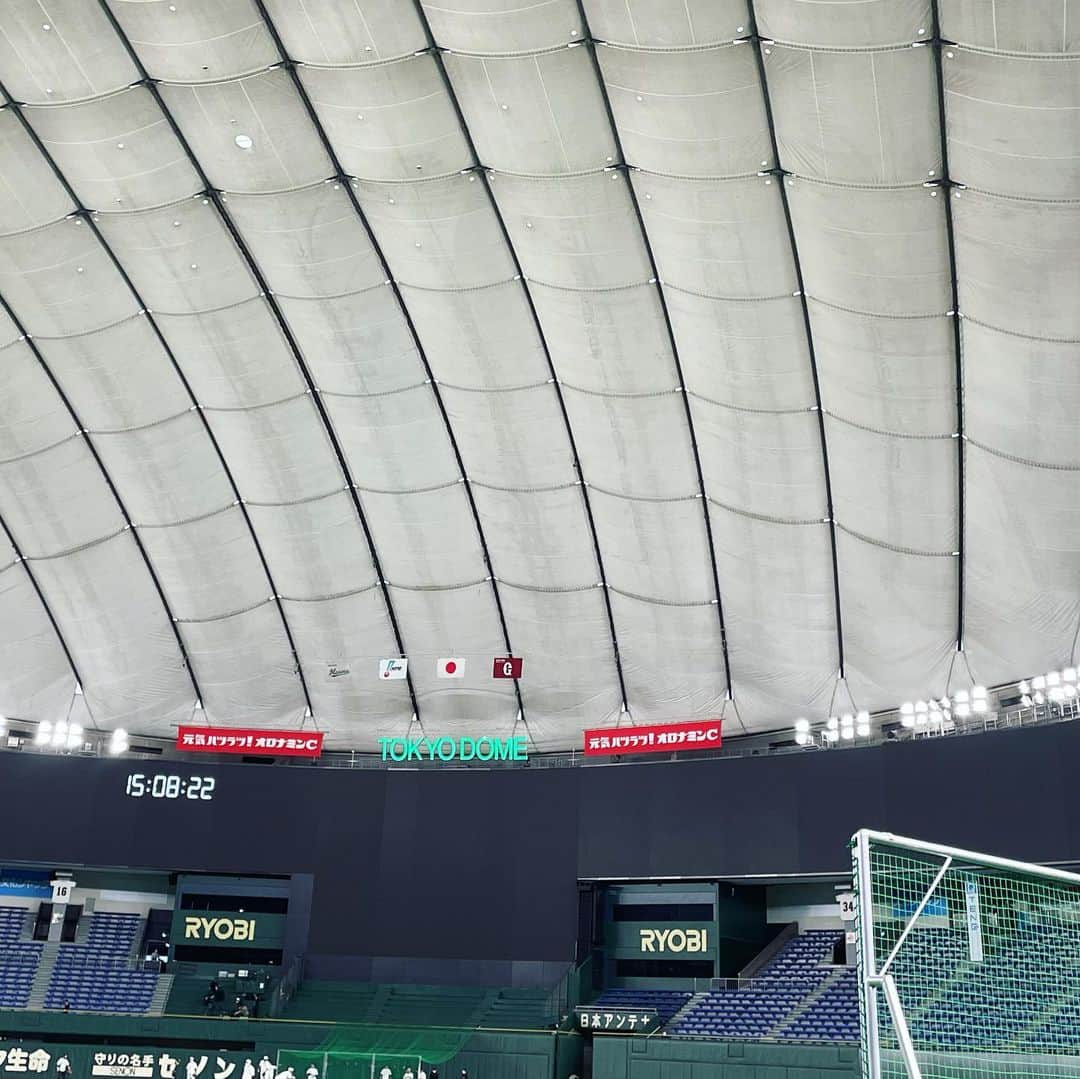 望月理恵さんのインスタグラム写真 - (望月理恵Instagram)「梅ちゃんと東京ドームへ！ インタビューしてきましたよ😋  いよいよプロ野球開幕！ そして、私のズムサタ人生 閉幕！ 盛り上がって参りましょう！ 明日がいよいよラストです。 よかったら観てください。  #ズムサタ#熱血情報 #ラスト#ドキドキ #実感が無さすぎて怖いです  衣装 ジャケット.パンツ @eleventymilano_jp  インナー @sanki.press」3月25日 16時35分 - mochiee28