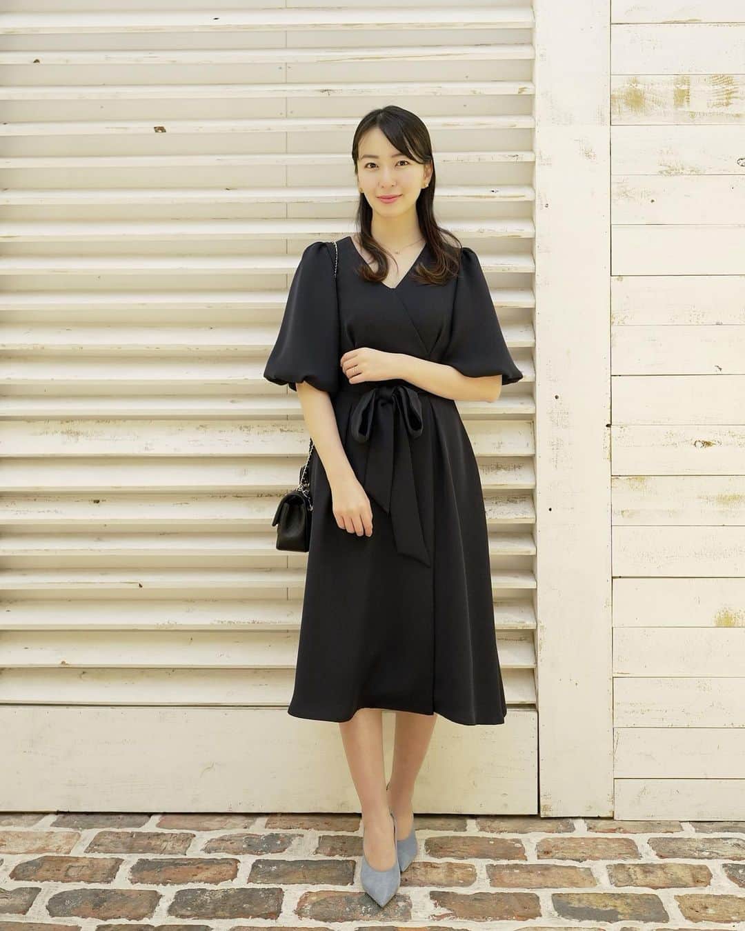 岩間恵のインスタグラム：「また暖かい日が戻った〜🌸  one-piece @tonal_official   袖のボリュームが可愛い💓 普段にもオケージョンにも🙆‍♀️◎  #ワンピース好き #春好き #暖かいの嬉しい #tonal #tonalista」