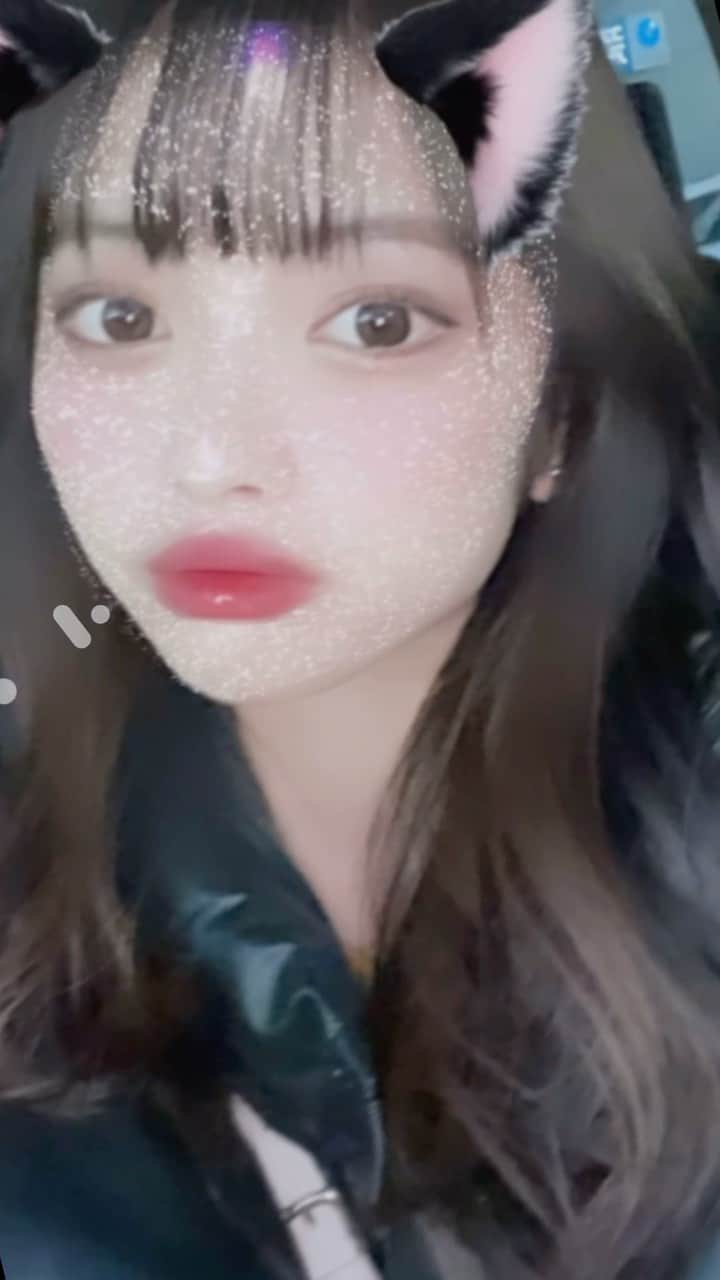 崎代夏怜のインスタグラム：「最近流行ってる動画編集アプリVITAで、動画作ってみたよ☺️ 自動で編集できるから簡単に動画作れた〜😳かれんは、11枚写真を入れて簡単に動画ができた〜☺️！ みんなも是非作ってみてね💕☺️ #VITA#びた動画#動画編集#自動編集#歌詞動画 #PR @vitaapp_jp」
