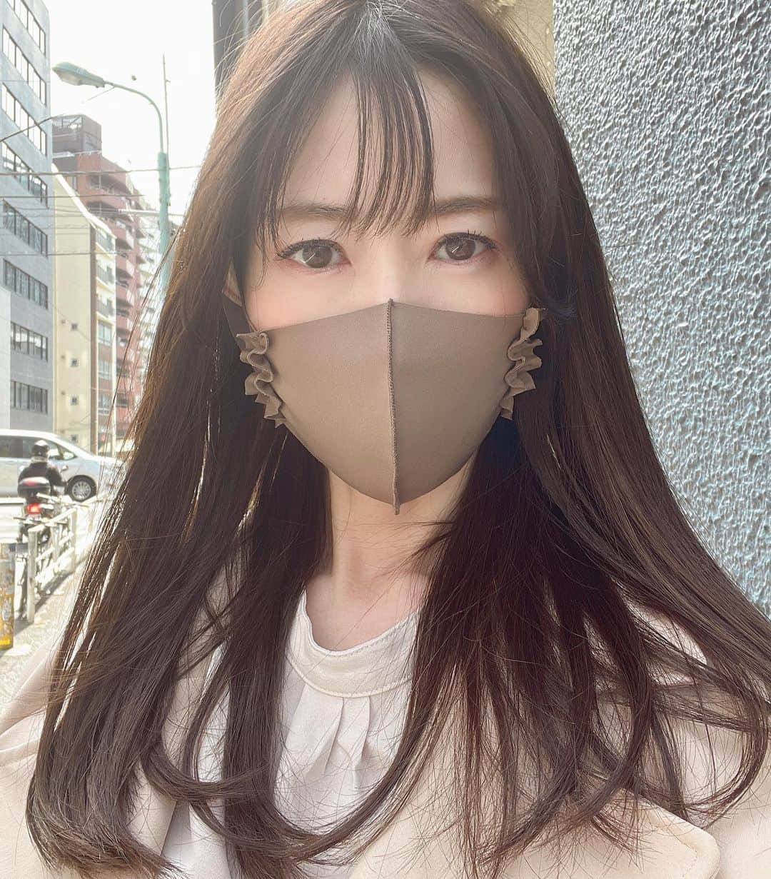 渋谷恭子さんのインスタグラム写真 - (渋谷恭子Instagram)「くびれヘアでイメチェン✨  Beforeは2枚目を見てねー  前から気になってたくびれヘアだけど 顔まわりのレイヤーは失敗したくなくて💦  以前からカラーでお世話になってる 大石 @adition.kj さんにお願いしてみたら  ほんとにイメージ通りになりました🥰  ありがとうございます💓  巻き方の動画を撮らせてもらったよ✨ 自分でも再現できるように練習しなきゃ！  #くびれヘア #くびれ巻き #韓国風ヘア #外巻き #外ハネ #レイヤーカット #ヘアスタイル #ヘアサロン #渋谷 #渋谷美容室 #渋谷サロン #アラフィフ #50歳」3月25日 17時22分 - kyoko.86