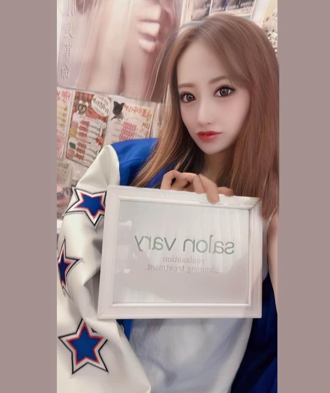 のインスタグラム：「水玉リフティング受けにエステ行ってきた💆‍♀️  鼻とおでこの赤みが消えたのすっご！ ニキビ跡も消える、、 肌が均等になるし、ついでに顎下のハイパーナイフも追加でやってもらった！  ５枚目施術直後なんだけどくすみ消えて帰り道写真撮ったら顔白くなってるの分かるかな？  誕生日だったし自分にご褒美に2400円のパック購入した🌸 大事に使いました✨ 高いだけあって今日めちゃくちゃ肌の調子いい！！  @salonvary_official  @mens_vary   #水玉リフティング#salonvary#小顔#恵比寿エステ#ブライダルエステ#広尾#ハーブピーリング#スキンケア#最新美容#遺伝子ハーブ#ニキビ#ニキビ跡#アンチエイジング#NMN #おすすめ美容 #脂肪溶解注射 エステ#グロッティ#脂肪溶解注射」