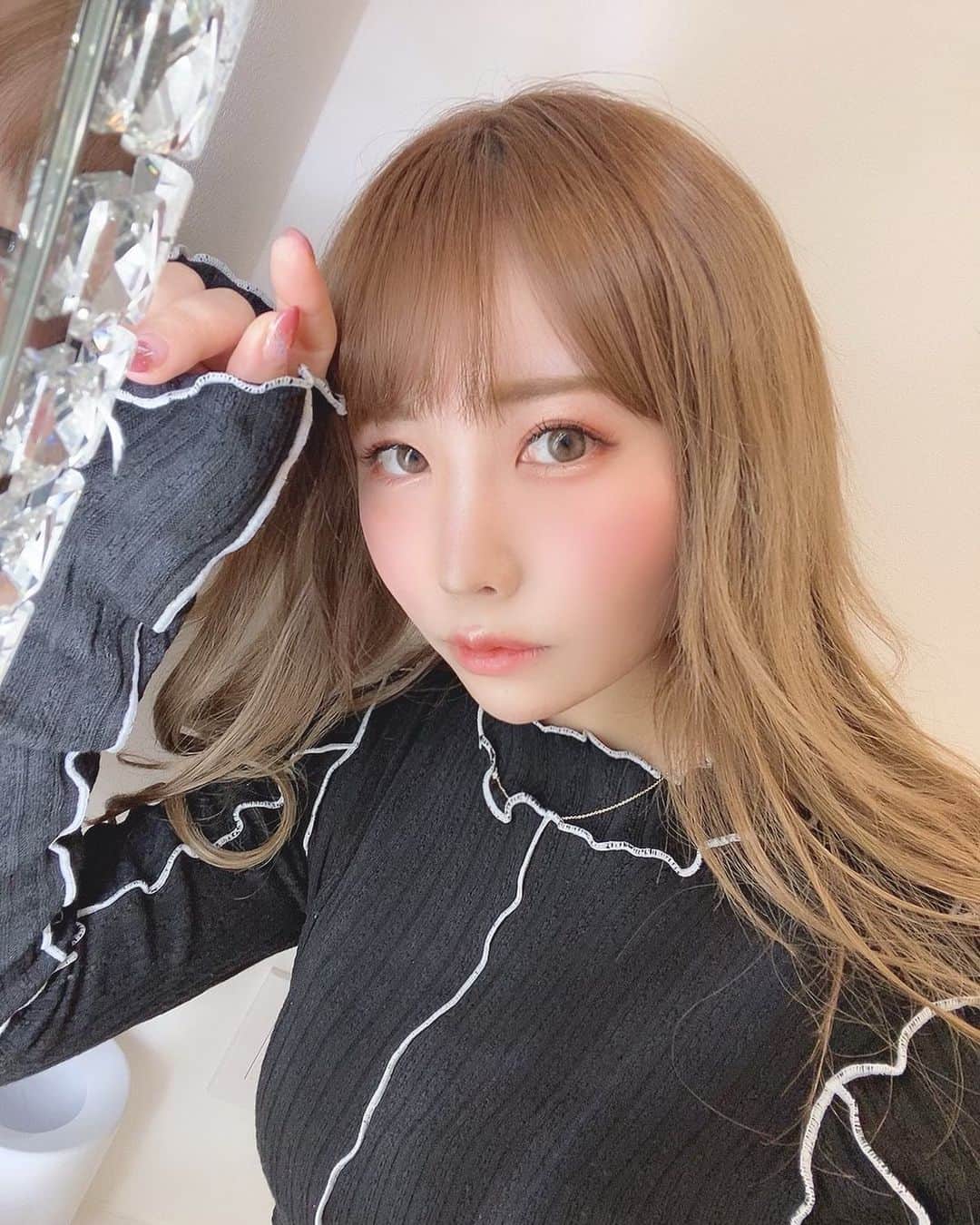 のインスタグラム：「❤︎ メイクしてもらった日のわたし💕 カラコンもいつもより小さめだし、アイラインも引いてない✨ なんか新鮮だったな😍 ・ #メイク #メイク好き #makeup #カラコン #コスプレイヤー #coser #cosplayer #japanesegirl #kawaii #otaku #萌 #粉我 #角色扮演者 #韓国メイク #女孩 #可爱 #데일리메이크업 #코스프레 #化妝 #自拍 #팔로우 #しらほしなつみ #model」