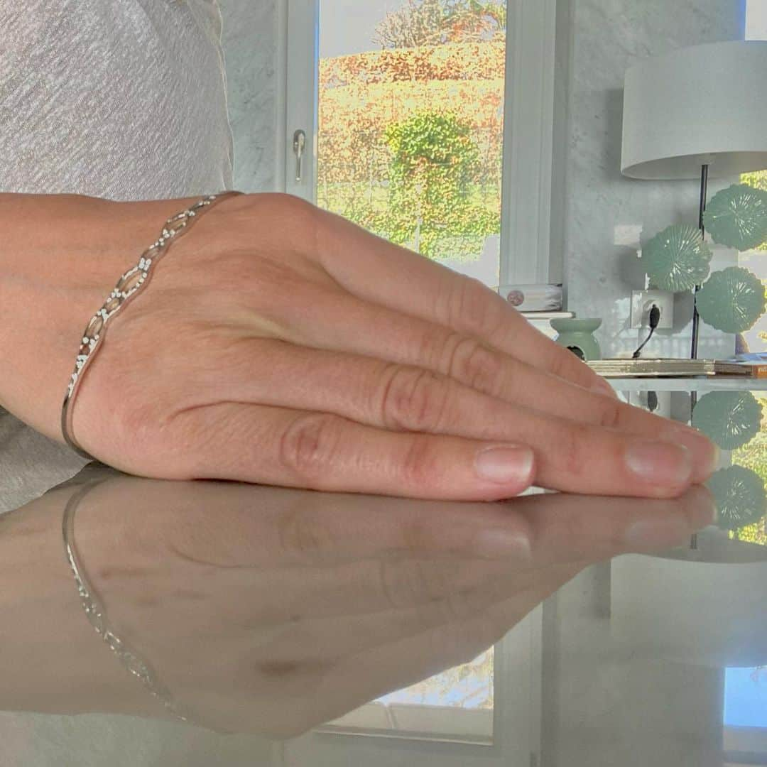 マリジョリさんのインスタグラム写真 - (マリジョリInstagram)「PalmCuff, white gold 18k with diamonds. #marijoli #palmcuff #designerjewellery」3月26日 0時03分 - marijoli_official