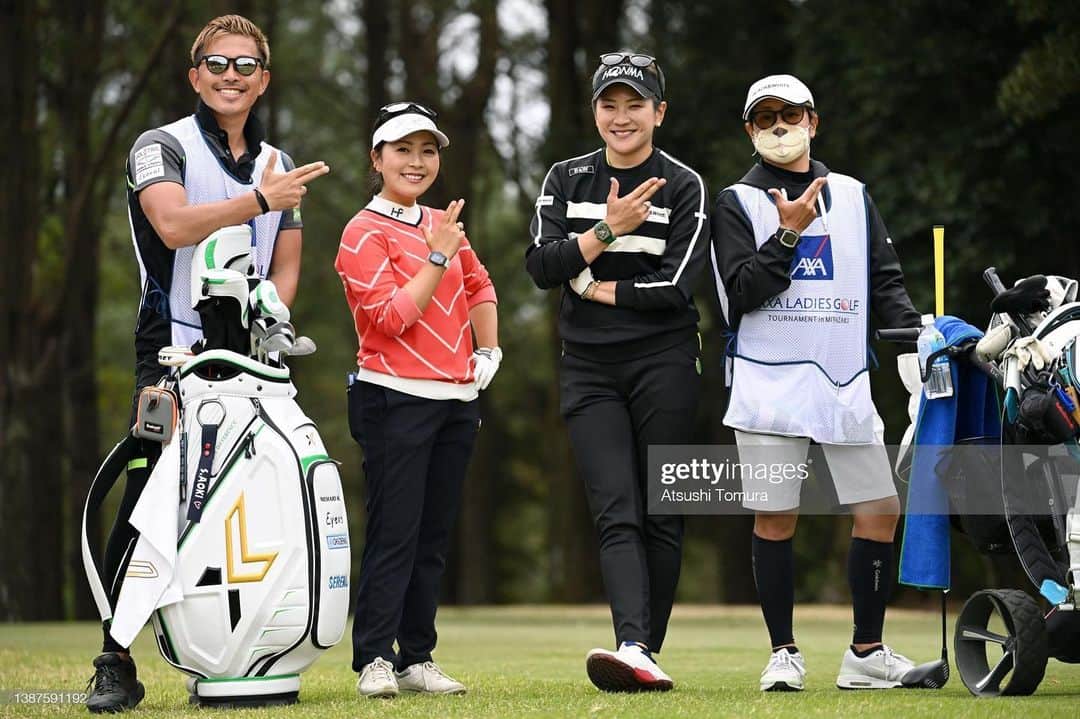 成田美寿々のインスタグラム：「ちくしょー！ 明日やらせてくれー！！！ ティーショット飛んでた。 セカンド100点に近い球か35点の球 アプローチだめ。ほんとだめ。 パター下りはいいけど登り打てない。 反省したことを明日やらせてくれえーーーー😭😭😭 #アクサレディース #宮崎 #成田美寿々 #青木瀬令奈 #ゴルフ #golf #golfswing  #ゴルフ女子」