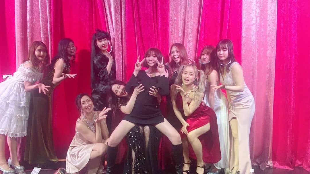 のインスタグラム：「今年はバーレスクで26歳を迎えて、パリオンでもお祝いしてもらった🥺💕  ずっと大切な場所」