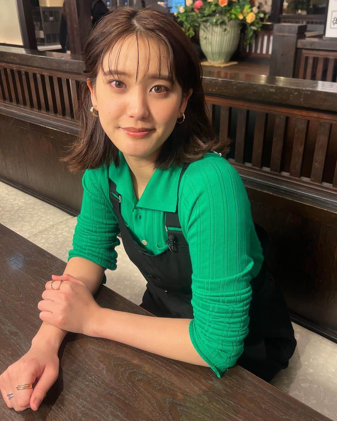 山崎紘菜のインスタグラム：「. 本日18:55〜放送 テレビ東京系 『#デカ盛りハンター』 に出演させていただいてます！！ (もう始まってた、ごめんなさい。。。🙈🙊) #テレビ東京 #デカ盛りハンター #ナナナ」