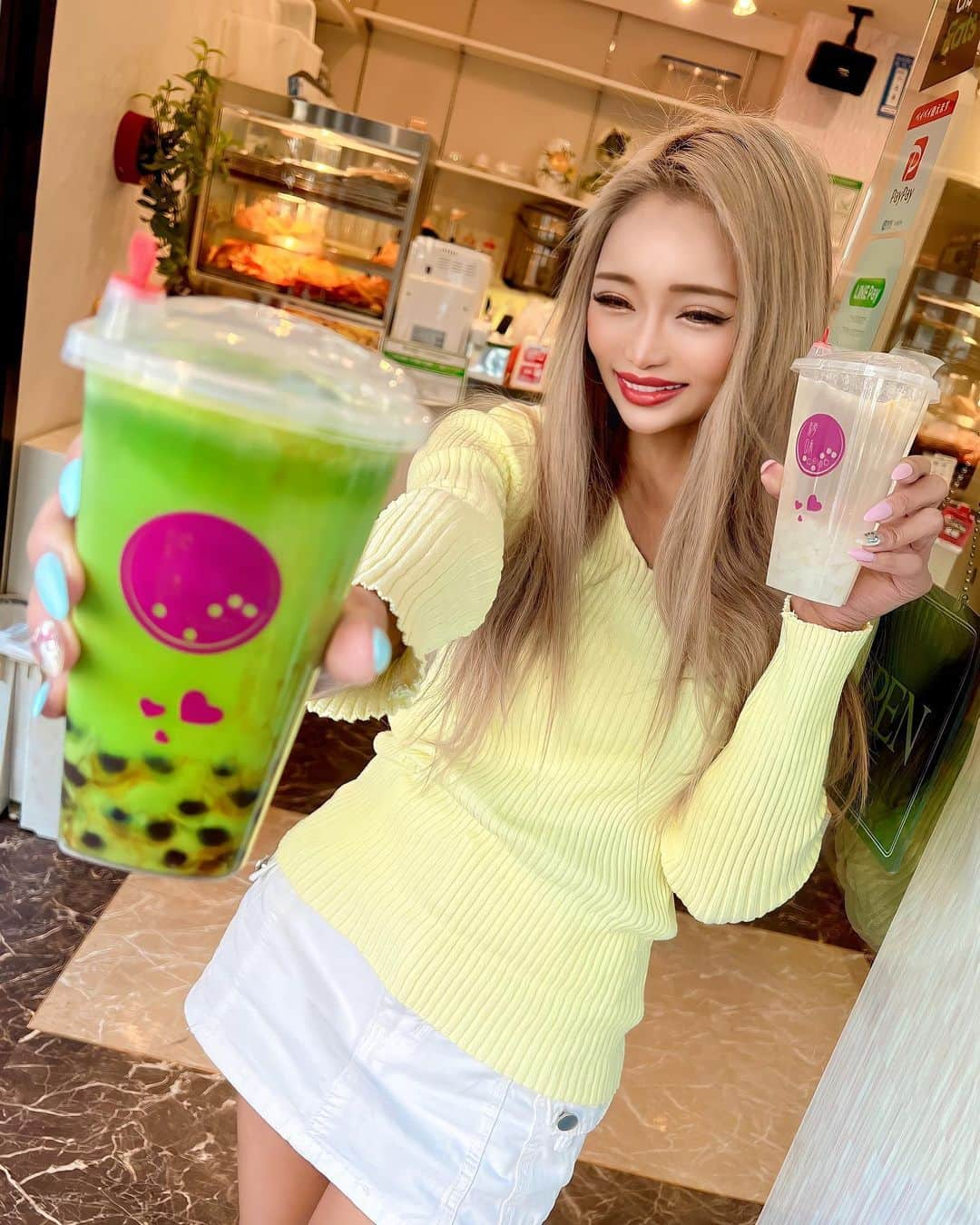 藤木そらさんのインスタグラム写真 - (藤木そらInstagram)「. . Ingesting sugar with tapioca ❤️❤️ Sweet things are healed ୧😊૭ Delicious tapioca is still drinking ჱ̒ ー ̀֊ ー ́) . .撮影終わりに帰り道にあった @celeb_enmi で糖分摂取してきた⸜( ˶'ᵕ'˶)⸝💓💓久しぶりのタピオカさま🙃 ❤相変わらず美味しいなぁ♪¨̮⑅*⋆｡˚✩.*･ﾟ . .種類も豊富でトッピングもあったからオリジナルを作れて最高🥰❤️ . . .さくらがいい感じに咲いてて、そろそろ満開かなぁ🌸楽しみだ‪՞⸝⸝> ̫ <⸝⸝՞‬ . . .一緒に飲も🍻❤ . . . . . . . . . . . .#タピオカ巡り #カフェ巡り #カフェ好きな人と繋がりたい #カフェ部 #新宿カフェ #新宿グルメ #新宿三丁目グルメ ##甘党女子 #shinjuku #乾杯をもっとおいしく #乾杯のある暮らし #新宿タピオカ #タピオカフルーツティー #新宿三丁目カフェ #PR」3月25日 19時28分 - sorafujiki