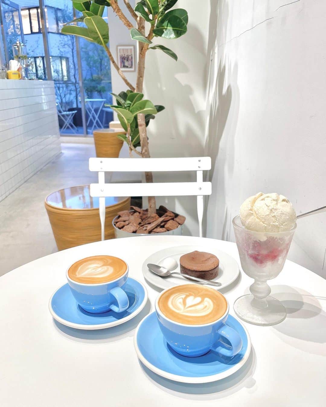 廣川奈々聖のインスタグラム：「ここ超お気に入りのカフェになった…🐨🌷❤︎ ⁡ ⁡ カフェメニュー美味しいし 居心地良いし、店員さん超優しいの( •̥ ·̫ •̥ )🪄✨ ⁡ ⁡ ⁡ 明日、遠征して来てくれる皆から 東京のカフェ知りたいって沢山来てたから おすすめのカフェ投稿でした☕️¨̮  ⁡ ⁡ 過去行ったカフェは #ななせのcafe巡り  でいっぱい出てくるから見てみてね！🍰 ⁡ ⁡ ⁡ #agnesbcafe #agnesb #アニエスベーカフェ #渋谷カフェ #東京カフェ部 #おすすめカフェ #ひとりでも入りやすい #渋谷グルメ #かふぇすたぐらむ #cafestagram」