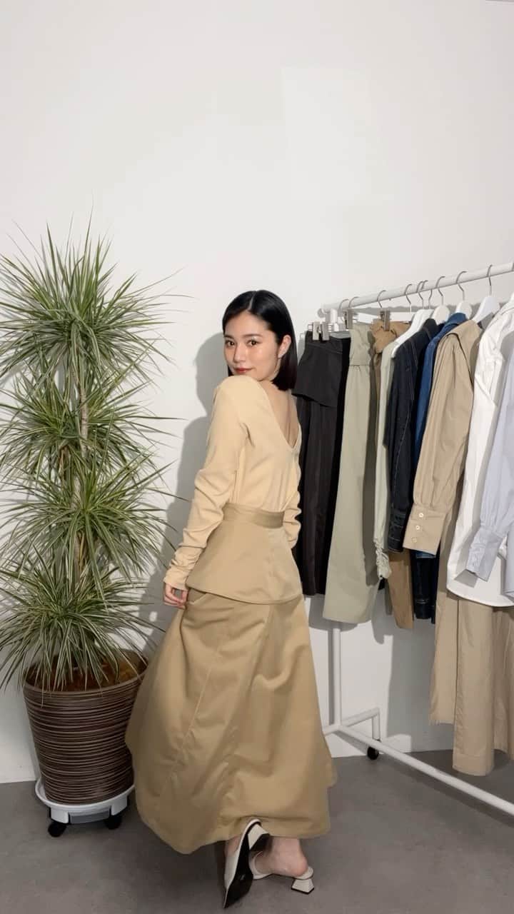 浪花ほのかのインスタグラム：「改めまして ストライプクラブとお洋服をコラボさせて頂きました♡♡♡ お洋服のリール撮ってみたよ〜！！ 今日の20:00〜4月3日23:59までにご購入頂いた方には直筆メッセージのお渡しと、10%オフでご購入頂くことができます！！🥰❤️❤️ プロフィール欄に、URLを貼っておりますので、チェックしてみてください🔆」