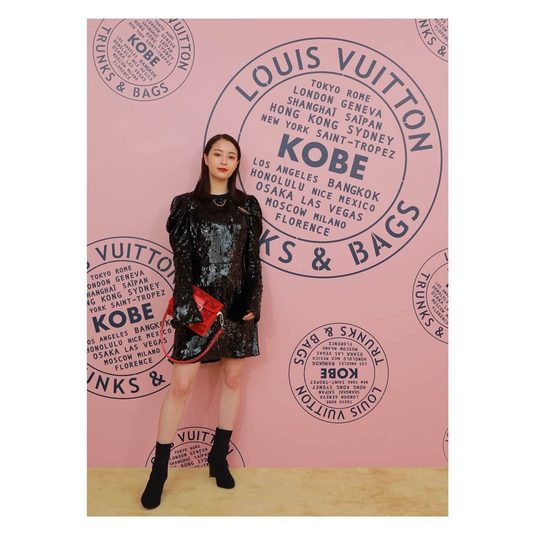 広瀬すずのインスタグラム：「❤️❤️  #louisvuitton  #lvkobe」