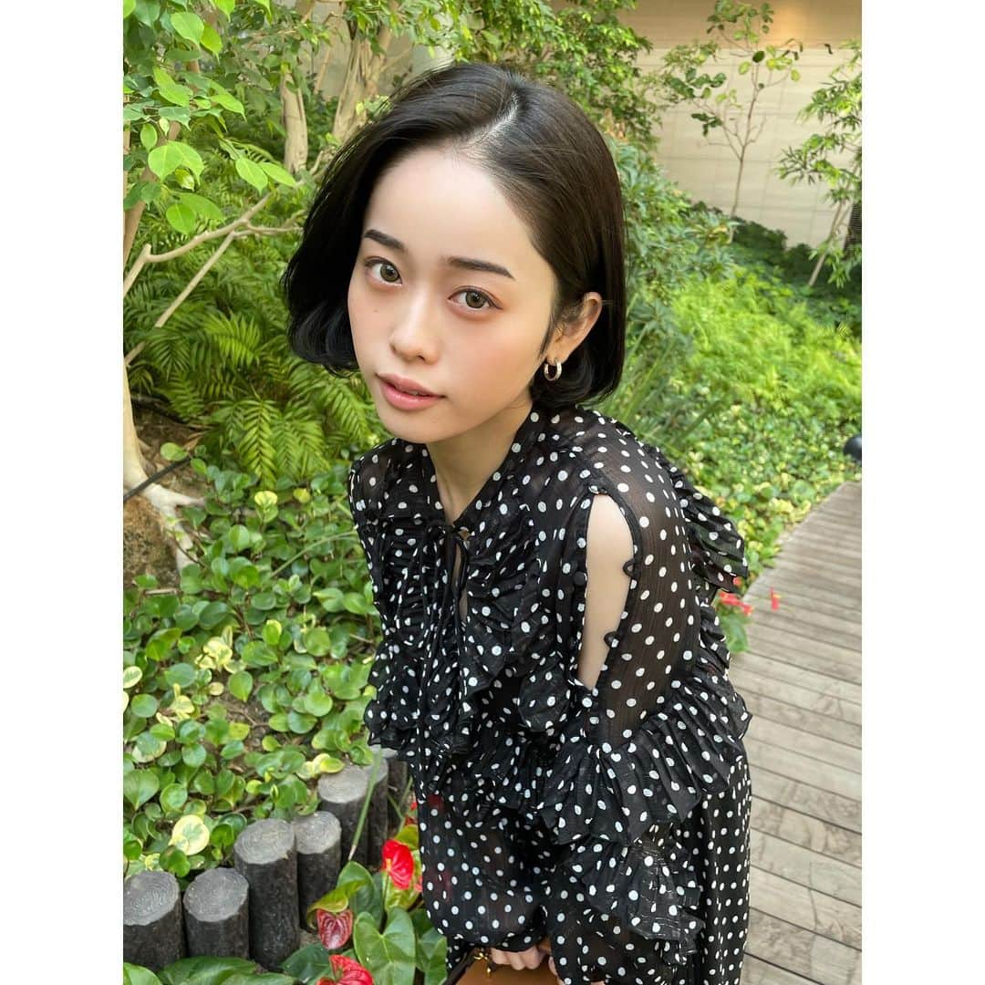 MINAMOさんのインスタグラム写真 - (MINAMOInstagram)「やっと暖かくなってきて、私が肩や腹や背中やらどこかしら絶対出てる服を着られる季節になりましたね。グフ」3月25日 20時29分 - minamo_j