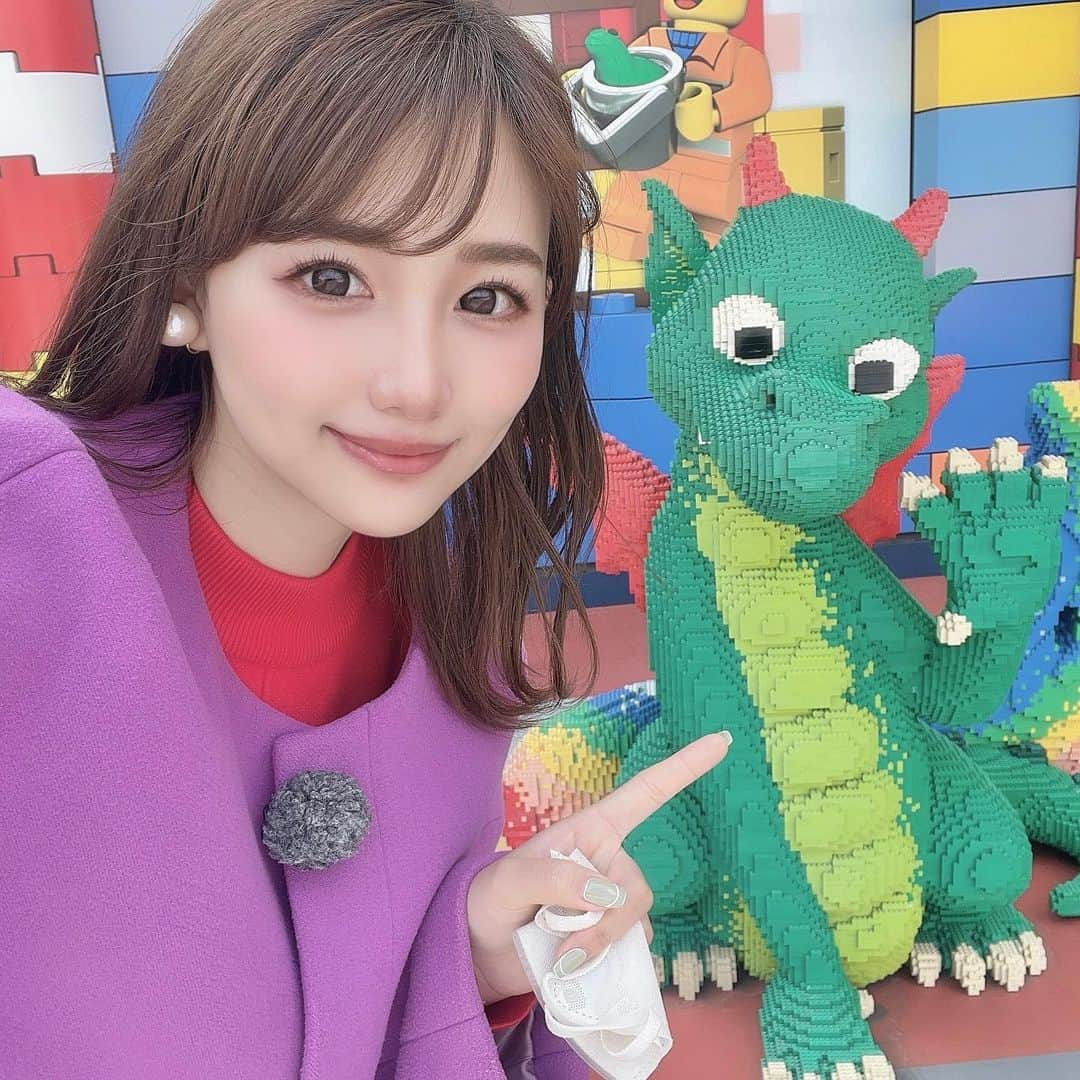 加藤里奈さんのインスタグラム写真 - (加藤里奈Instagram)「⋆  さてここはどこでしょう？🐲❤️  @shiritaijo ロケの時の写真です❥ 放送日、またお知らせします🫡  大事な撮影の前には いつも @bicuol_aya さんに、小顔コルギをお願いしています！  こんなに浮腫んでたんだなと思うくらい スッキリするのでおすすめです☺️🫧  デコルテや背中も気になるので、 バストアップ施術についても 相談に乗ってもらいました✌🏻  #ootd #fashion #instafood #instagram  #hairstyle #outfit #code #instafashion  #ファッション #撮影 #ヘアスタイル #ヘア  #コーディネート #コーデ #今日の服  #コルギ #小顔矯正 #bicuol」3月25日 20時35分 - katoco0326