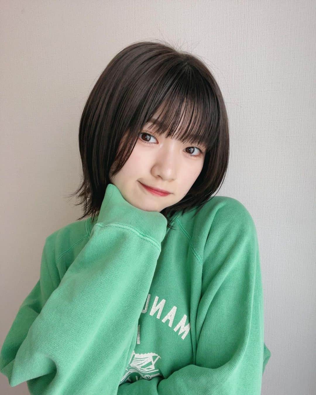 沢村りさのインスタグラム：「？？？ ⁡ ⁡ #Lilyofthevalley #リリバリ #沢村りさ #03 #12 #18 #2022 #ボブ #外ハネ #ヘアアレンジ #メイク #スウェット #自撮り」