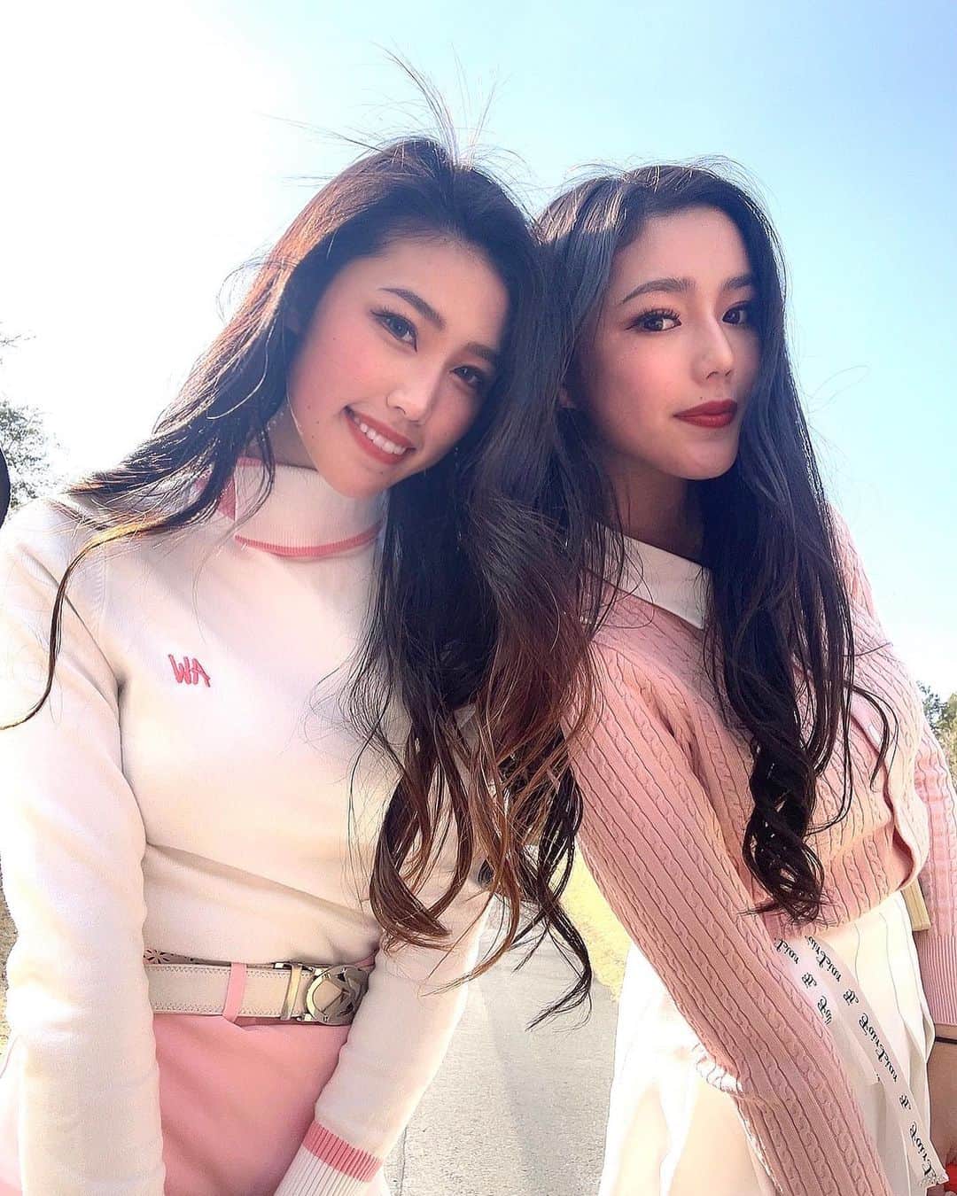 真木しおりのインスタグラム：「やっぱりゴルフ場のピンクってめちゃめちゃ映えてすき！ そして春！最高な組み合わせやん💓💓  #ゴルフ#ごるふ#golf#골프 #ゴルフウェア #ゴルフ女子#関西ゴルフ#大阪ゴルフ#ゴルフ動画#골프웨아#골프스타그#golfstagram#golflife#golfswing #골프웨어 #골프스윙 #골프여자#インスタゴルフ」