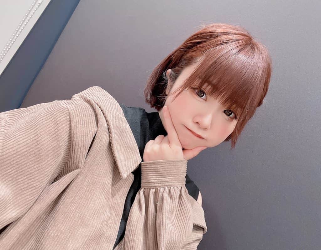 くろねこのインスタグラム：「地毛です_(:3 」∠)_  #japanesegirl #ショートヘア #ショートボブ #selfie」